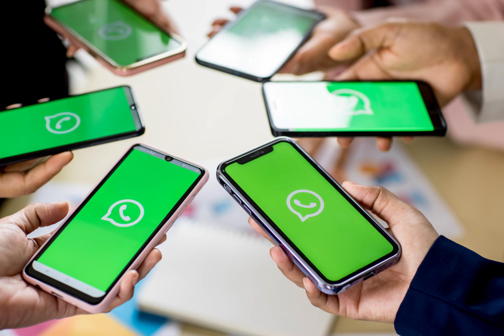 Lista nadawcza w WhatsApp Business: jak utworzyć i kiedy jej używać